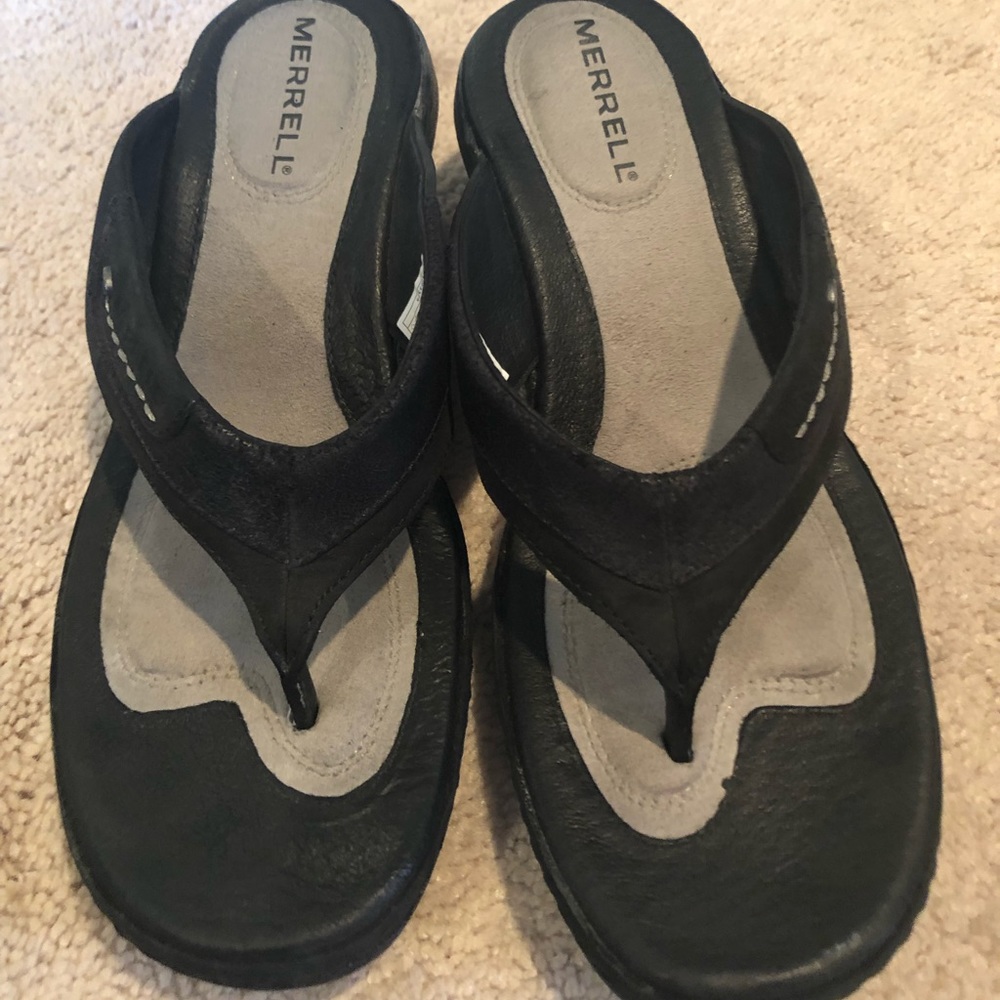 Merrill black sandals